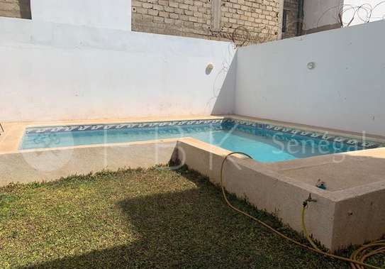 Superbe Villa R+1 avec Piscine et Jardin aux Almadies image 7