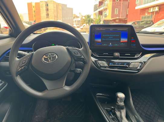 TOYOTA C-HR 2019 image 14