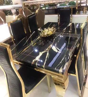 PROMO TABLE À MANGER VIP EN MARBRE NOIR GOLD AVEC 6CHAISES image 1