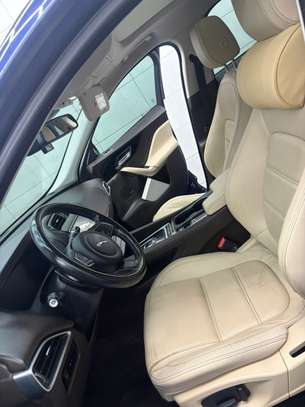 Jaguar F Pace 2017 image 7
