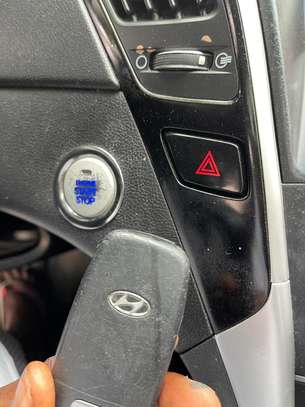 Hyundai Sonata année 2013 limité automatique essence ⛽️ 4 cylindre  Intérieur cuir toi panoramique grand Écran caméra de recul Full option image 4