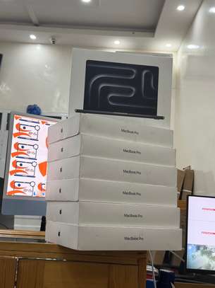 MacBook Pro M5 (2025) 14 Pouces SSD 512Go Ram 16GB image 3