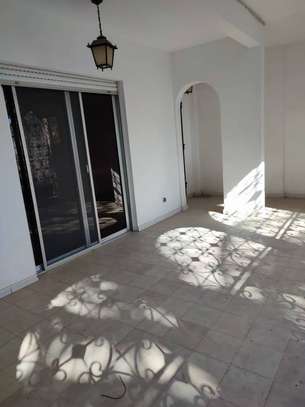 UN TRES JOLI APPARTEMENT AVEC PISCINE JARDIN ET VUE SUR  MER image 4