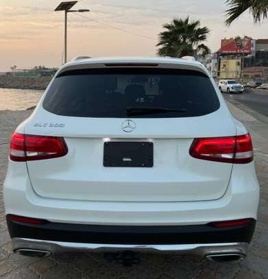 Mercedes GLC300 année 2017 image 2