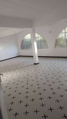 Villa basse de 1000 m² à louer à Dieupeul 1 image 9