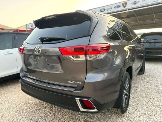 Toyota highlander image 3