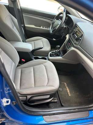 Hyundai Elantra Manuelle Essence image 6