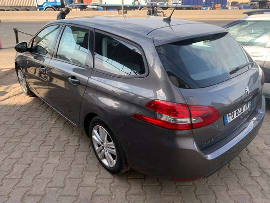 Peugeot 308 diesel automatique année 2018 image 4