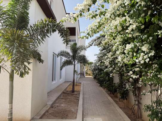 Villas à vendre à Saly dans une résidence fermée image 3