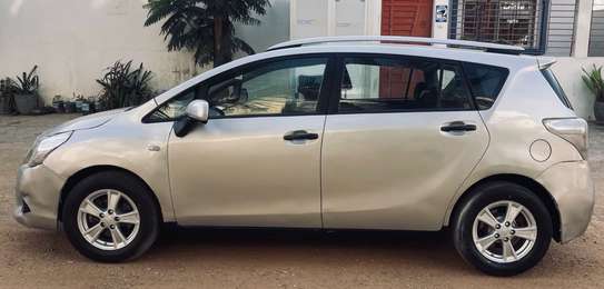 Toyota verso 2011 image 2