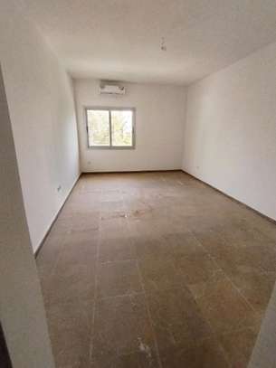 BEL APPARTEMENT F4 À LOUER AUX ALMADIES image 3