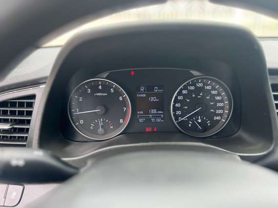 Hyundai élantra image 9