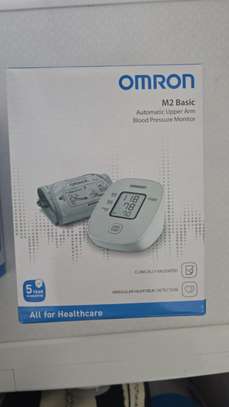 Omron M3 Confort tensiomètre bras automatique précis image 3