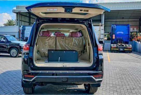 Toyota land cruiser vxr image 5
