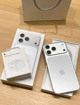 iphone 17Pro  Max  2 to sim physique image 1