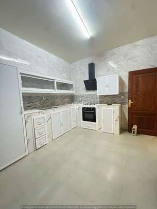Villa R+2 à louer au Mamelles image 5
