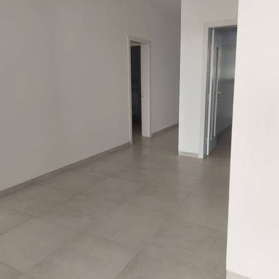 Appartement neuf à louer sur la corniche des Almadies image 5