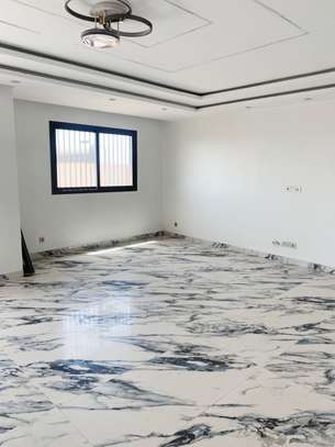 BELLE APPARTEMENT F4 DE HAUT STANDING VIRAGE BIAGUI image 7
