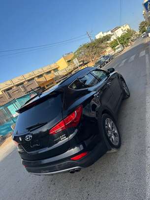 Je vend ma Hyundai santafe 2016 automatic essence image 3