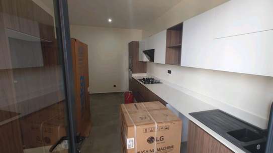 T4 à  louer au point E image 11