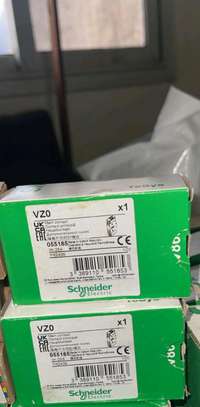 Schneider-Contacteurs- Disjoncteurs Moteurs image 3