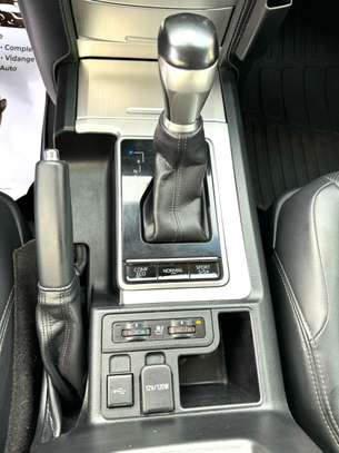 Toyota land cruiser VX image 7