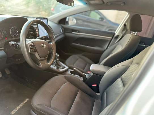 Hyundai Elantra 2017 image 4