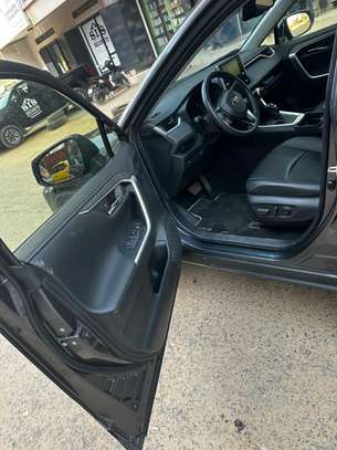 RAV 4 image 6