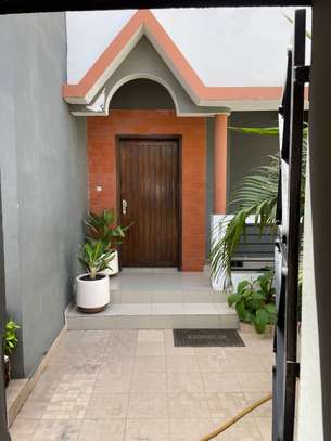 Villa en bordure de route a Ouest Foire image 6