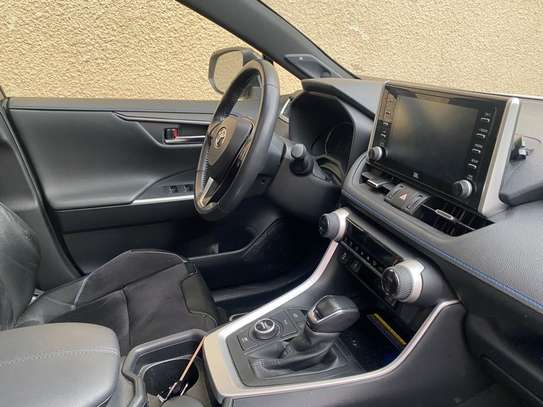 Toyota Rav 4 image 5
