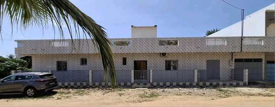 Villa à louer à usage professionnel à Mbour image 4