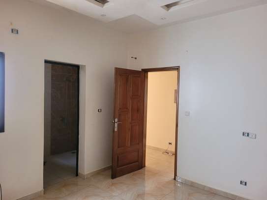 Trois chambres à louer par mois image 3