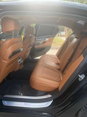 BMW série7 Année 2021 Grand écran tactile avec CarPlay image 9