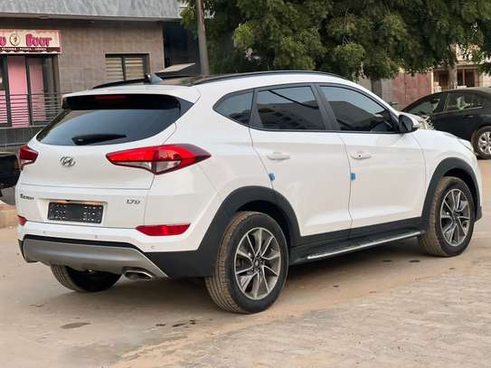 HYUNDAI TUCSON 2018 image 6