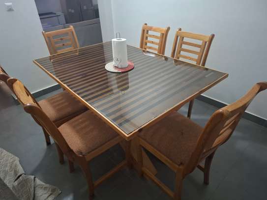 Table à manger 6 places image 1