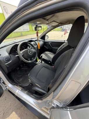 RENAULT DUSTER image 2