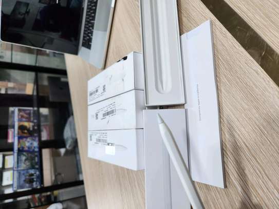 Apple pencil USB-C image 2