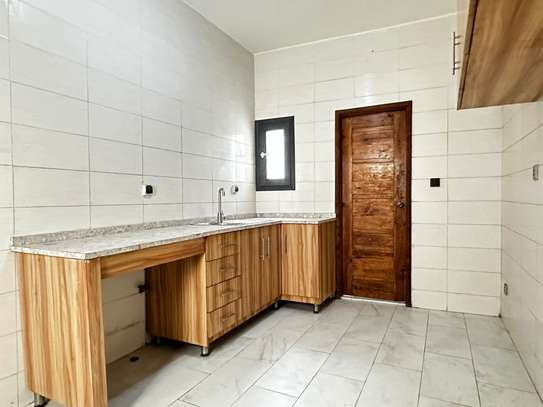 Appartement f4 à louer aux almadies image 10
