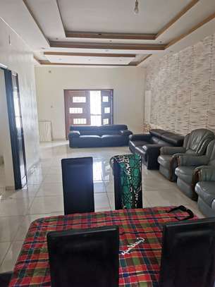 Villa de 300m2 a Thies image 4