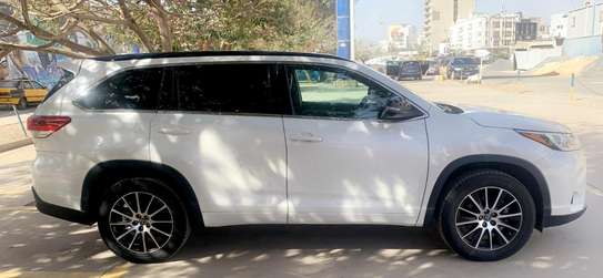 Toyota Highlander limited 7 places image 2