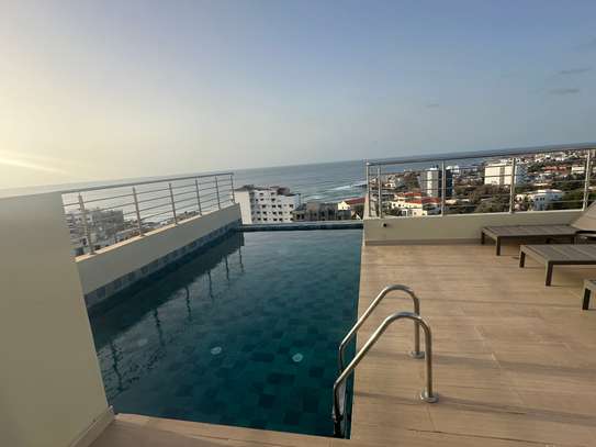Appartement, une piscine à débordement, salle de sport image 8