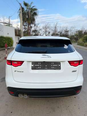 Jaguar F-Pace 2018 image 10