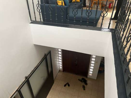 Belle Villa R+1 à louer à Ngor Almadies image 14