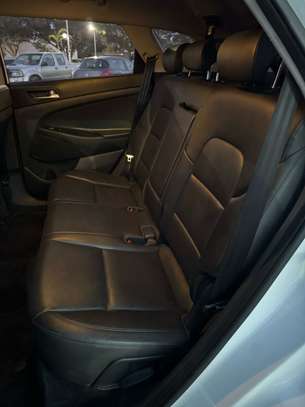 HYUNDAI TUCSON image 14