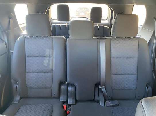 Ford Explorer XLT --7 places --4WD image 3