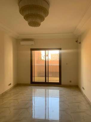 Appartement F4 a Yoff Onomo image 1