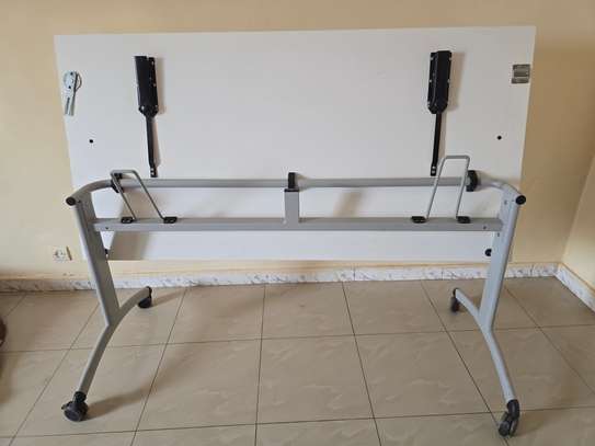 Table pliable et démontable avec roues image 2