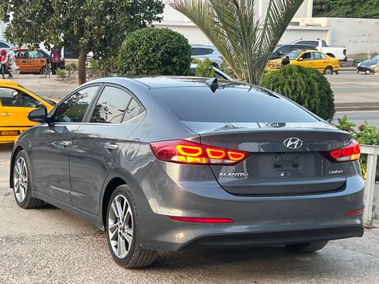 Hyundai Elantra Limited image 5
