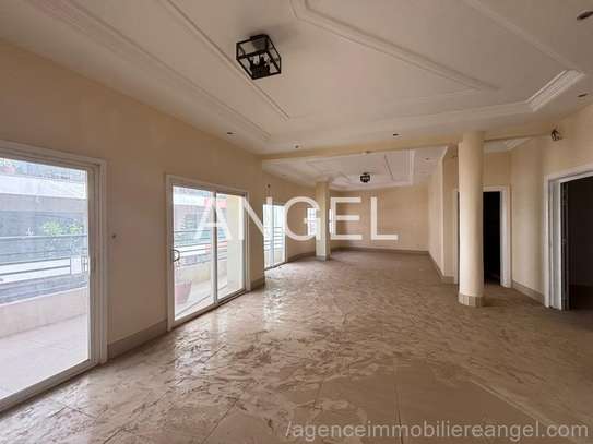Ref_2291  Penthouse de 310m²  à louer à Keur Gorgui image 8