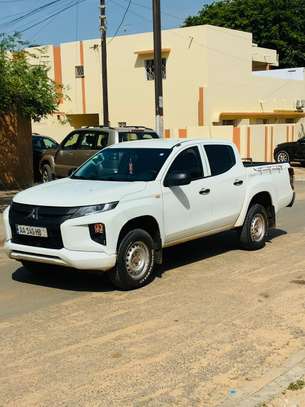 MITSUBISHI L2000 image 3